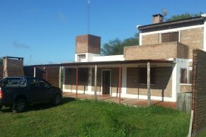 Departamento Robles, localidad Fernandez, distancia pavimento 1 km., distancia a ruta 34 8 km. Distancia Aeropuerto y Ciudad Santiago del Estero 40 km.