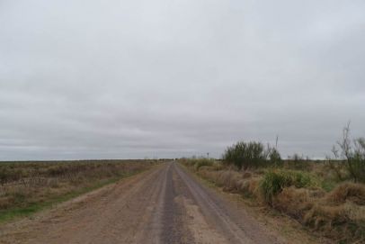 En la localidad de Curapaligûe, Provincia de Córdoba, Departamento de Roque Sáenz Peña,   a 3 km de la ruta nacional N°7, a 26 km de la ciudad de Laboulaye, a 240 km de Junín y 500 km de Capital Federal.