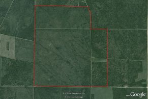 En el Departamento de Toay, Provincia de La Pampa. A 2.500 metros de la Ruta Nº 11, a 100 kim de la Ciudad de Santa Rosa, a 340 km de la Ciudad de Pehuajo y a 700 km de la Capital Federal.