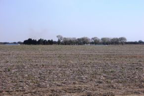 En el Departamento Capital, Provincia de San Luis. Sobre autopista, a 15 km de la Ciudad de Villa Mercedes, a 160 km de la Ciudad de Rio IV y a 850 km de la Capital Federal.